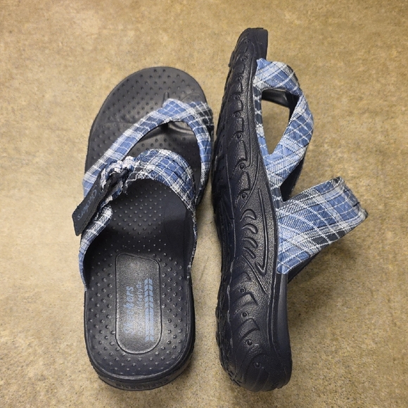 Skechers Black Textured Sandals - Picture 1 of 8